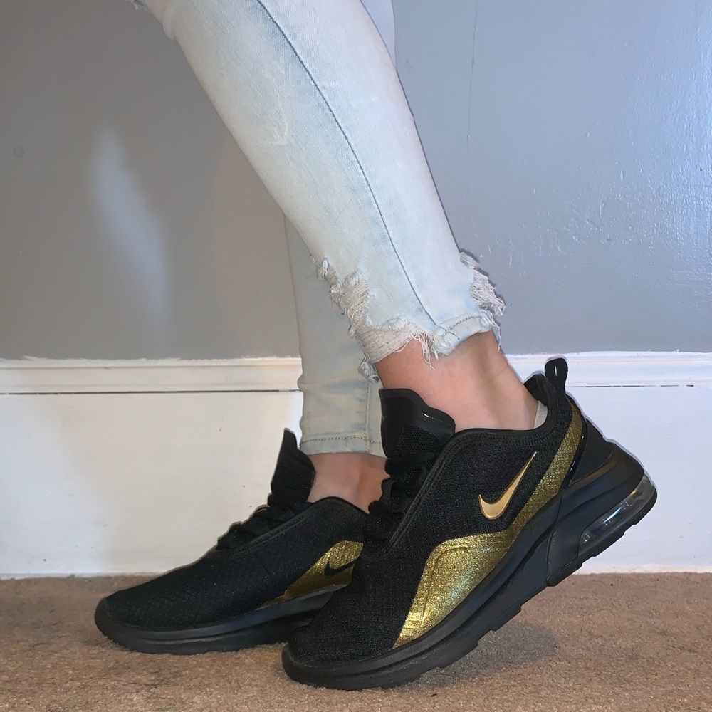 Nike tennis shoes ✨